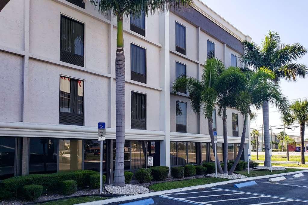 Comfort Inn & Suites St Pete - Clearwater International Airport Kültér fotó