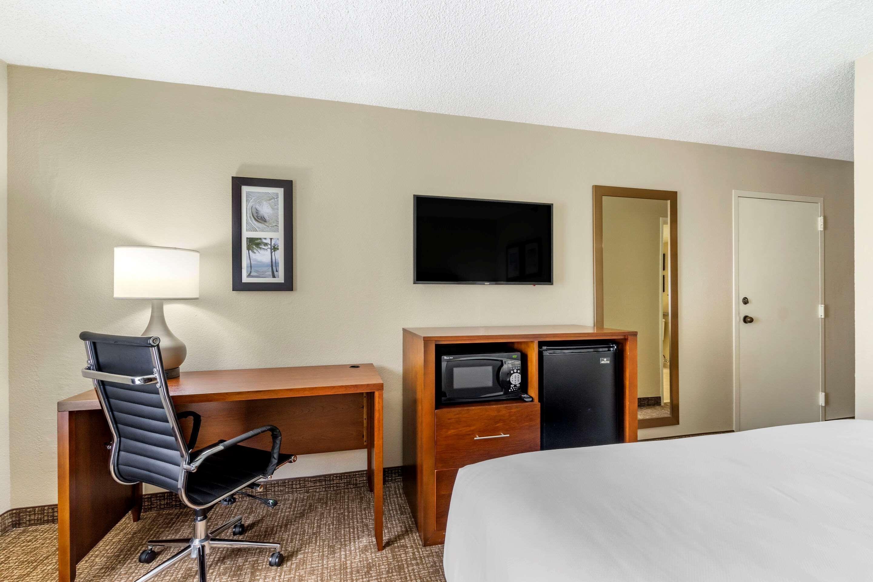 Comfort Inn & Suites St Pete - Clearwater International Airport Kültér fotó