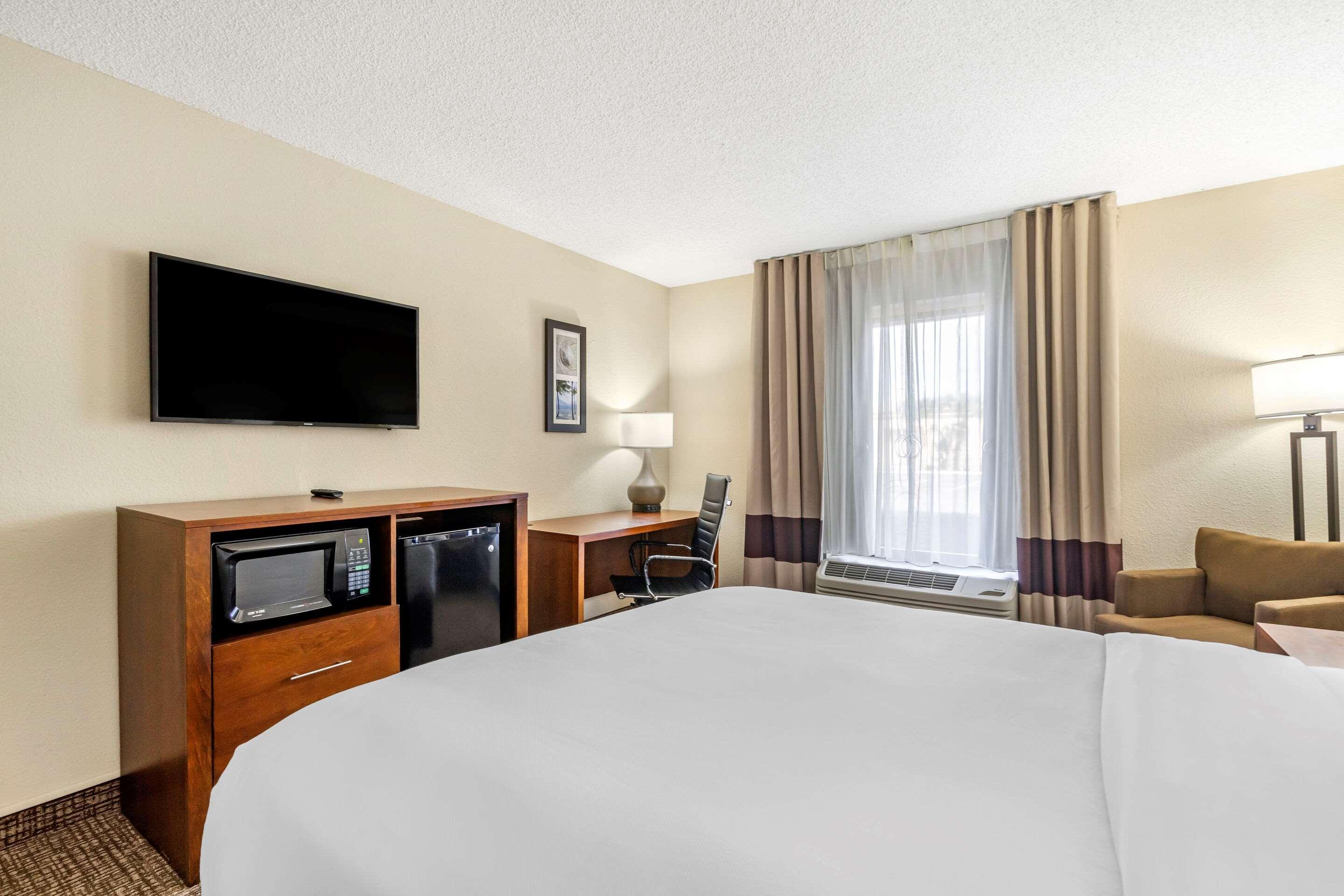 Comfort Inn & Suites St Pete - Clearwater International Airport Kültér fotó