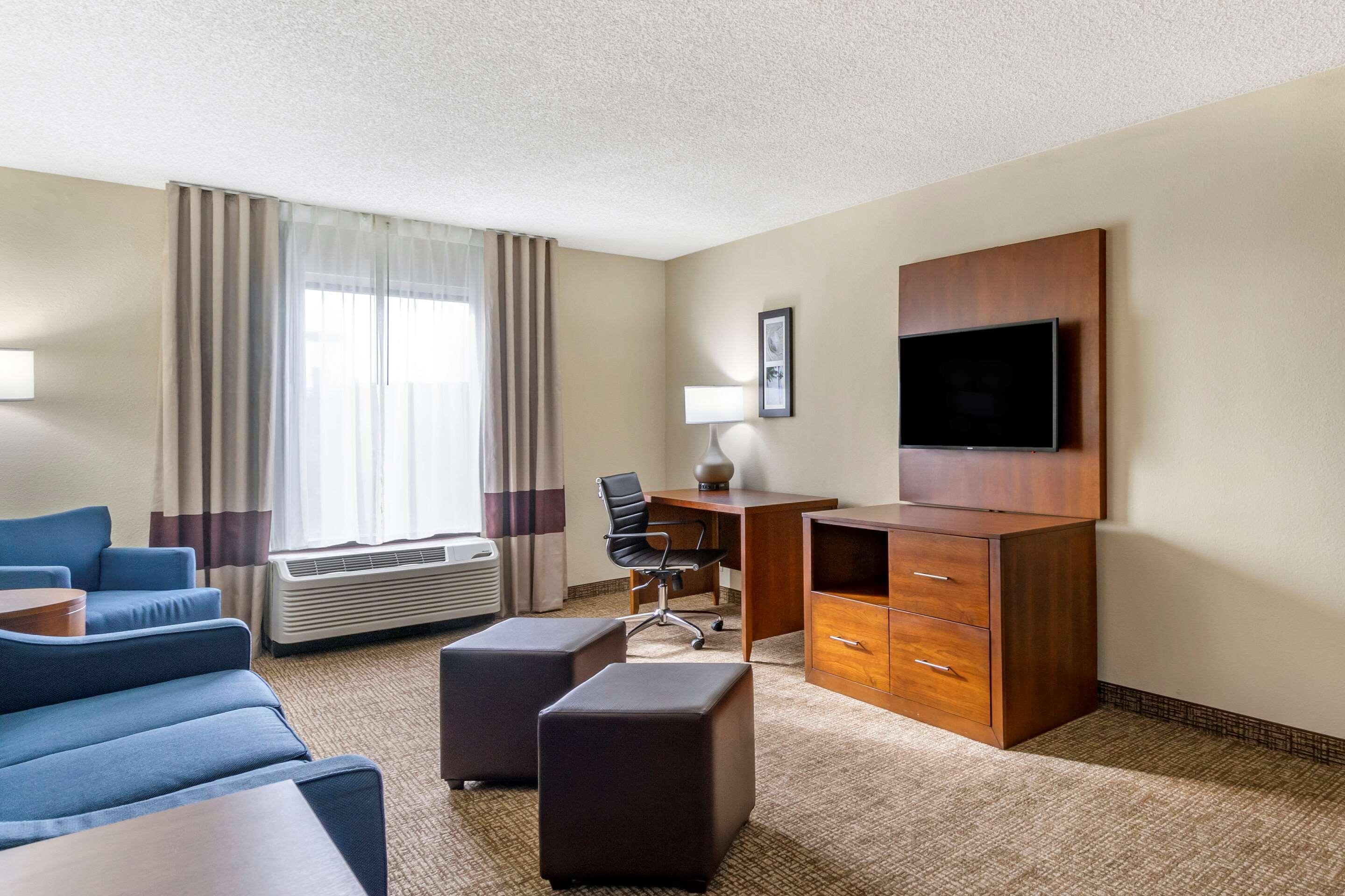 Comfort Inn & Suites St Pete - Clearwater International Airport Kültér fotó