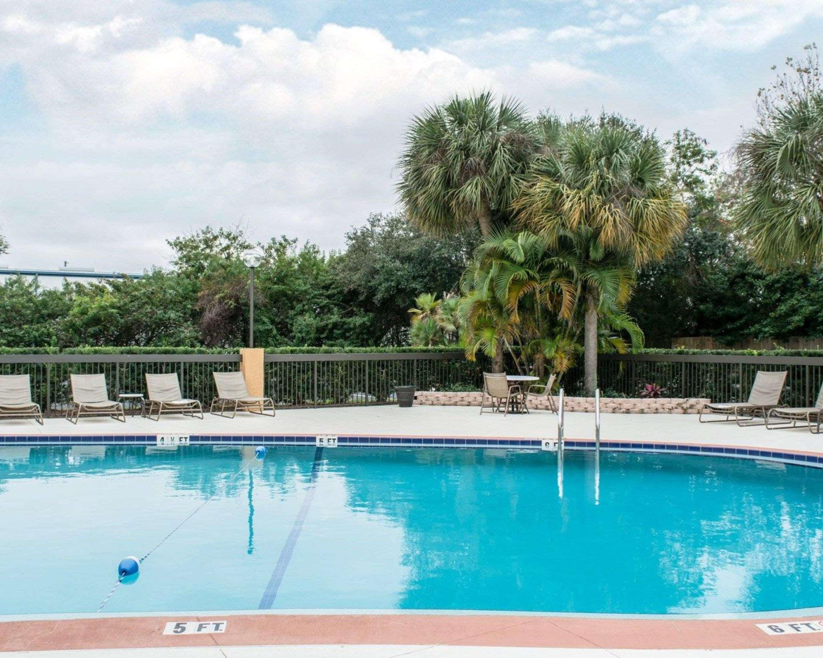 Comfort Inn & Suites St Pete - Clearwater International Airport Kültér fotó