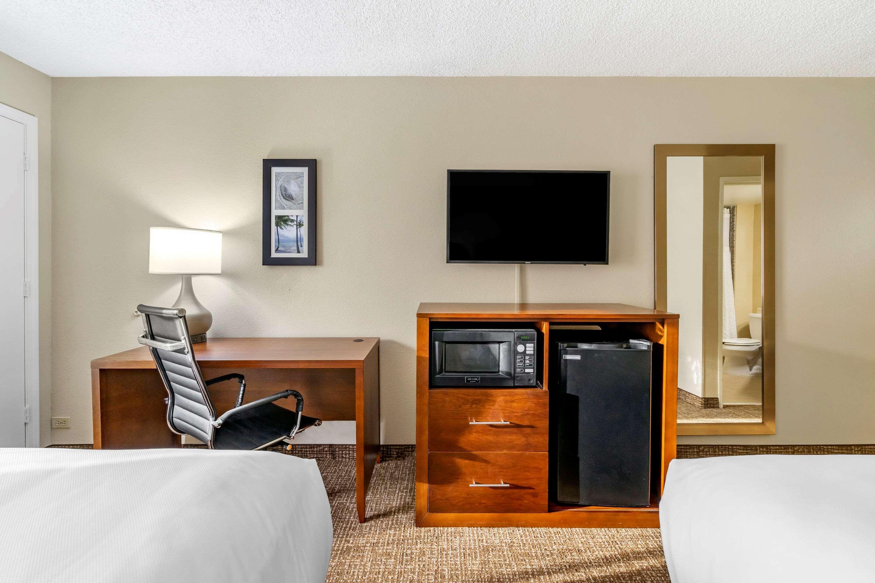 Comfort Inn & Suites St Pete - Clearwater International Airport Kültér fotó