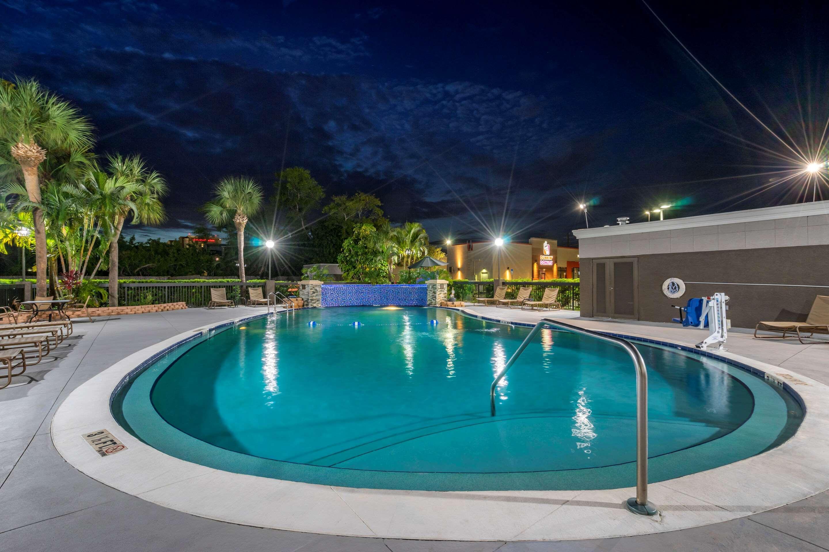 Comfort Inn & Suites St Pete - Clearwater International Airport Kültér fotó