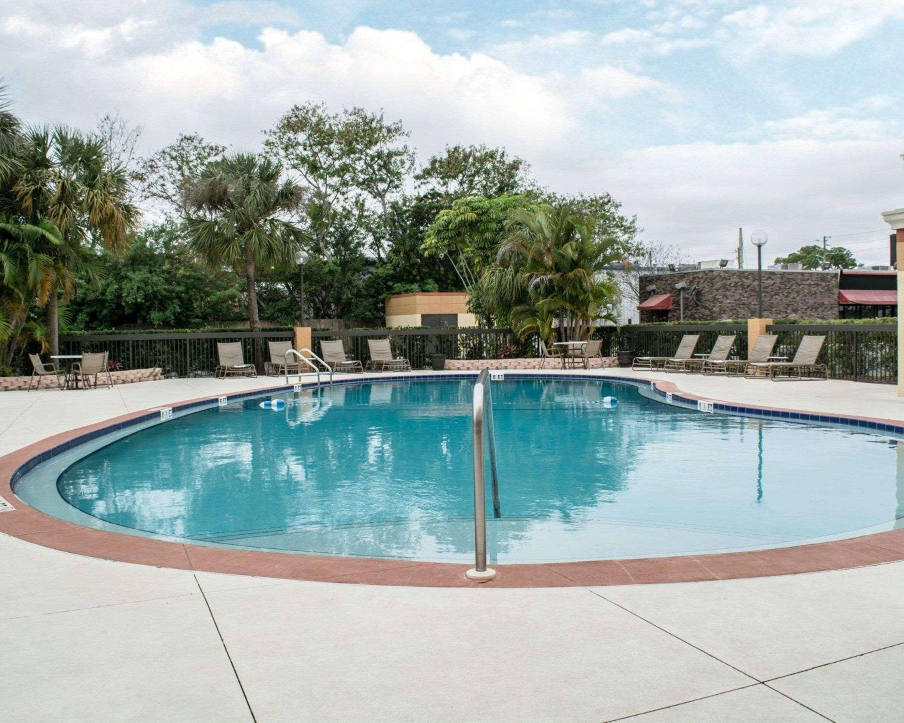 Comfort Inn & Suites St Pete - Clearwater International Airport Kültér fotó
