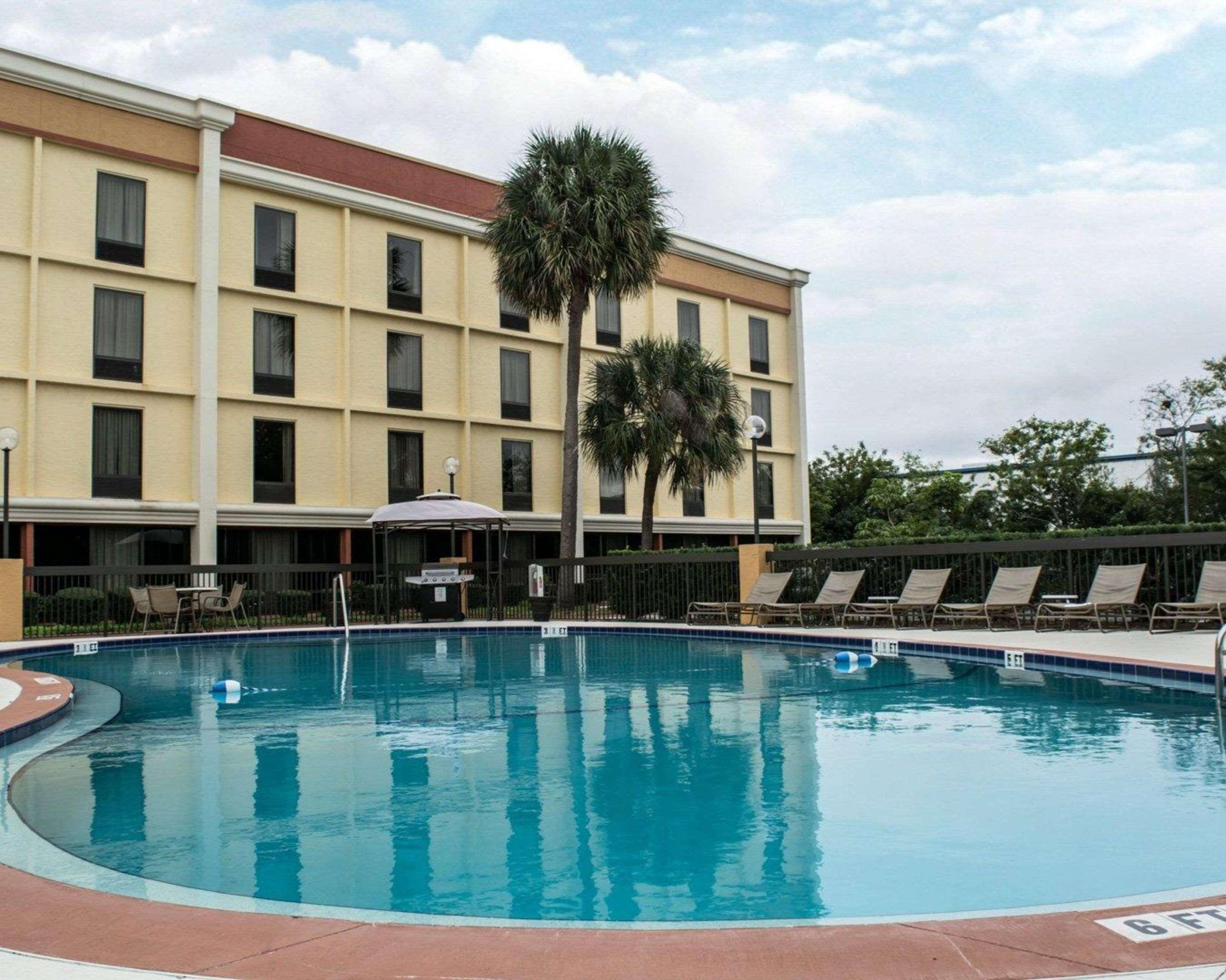 Comfort Inn & Suites St Pete - Clearwater International Airport Kültér fotó