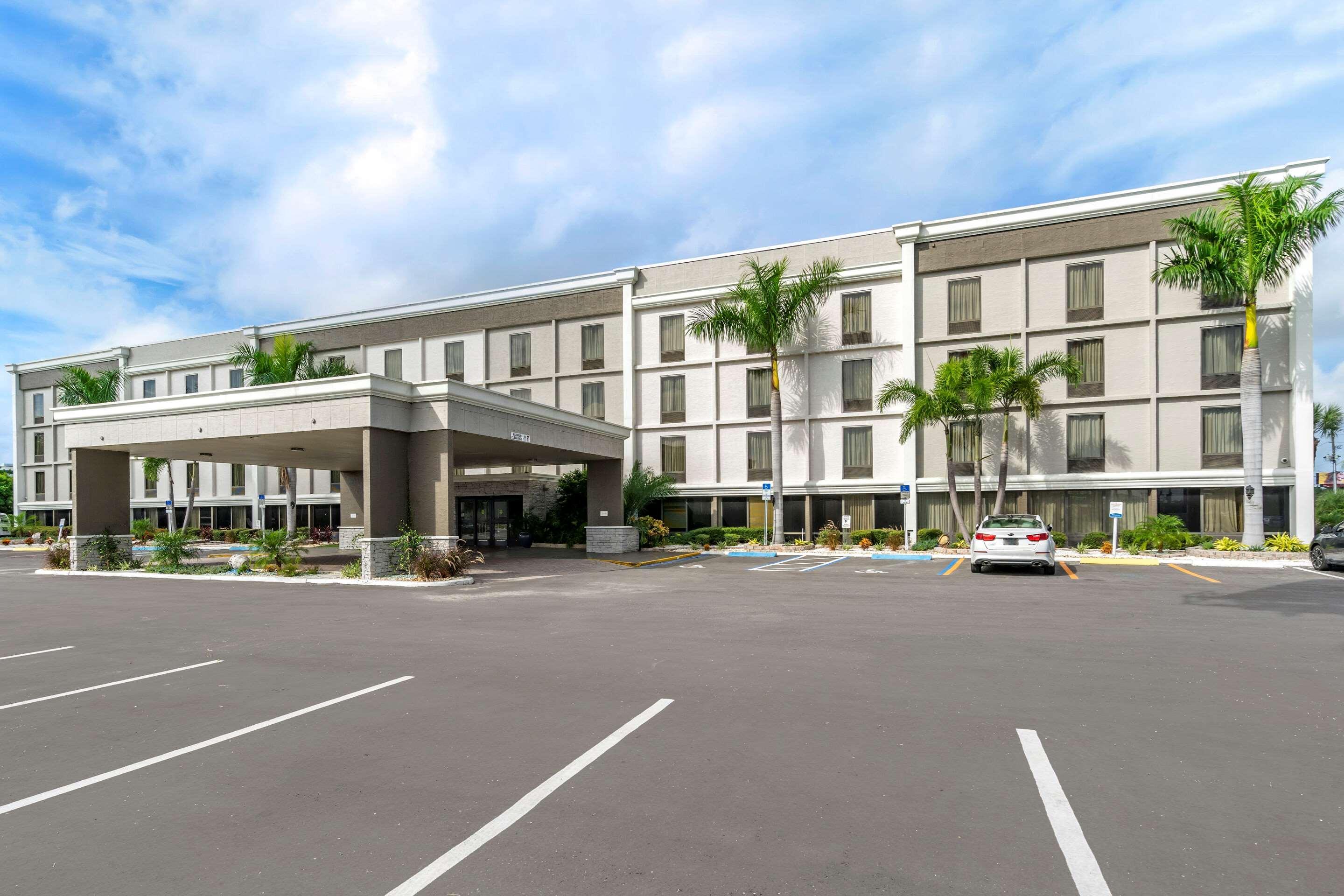 Comfort Inn & Suites St Pete - Clearwater International Airport Kültér fotó