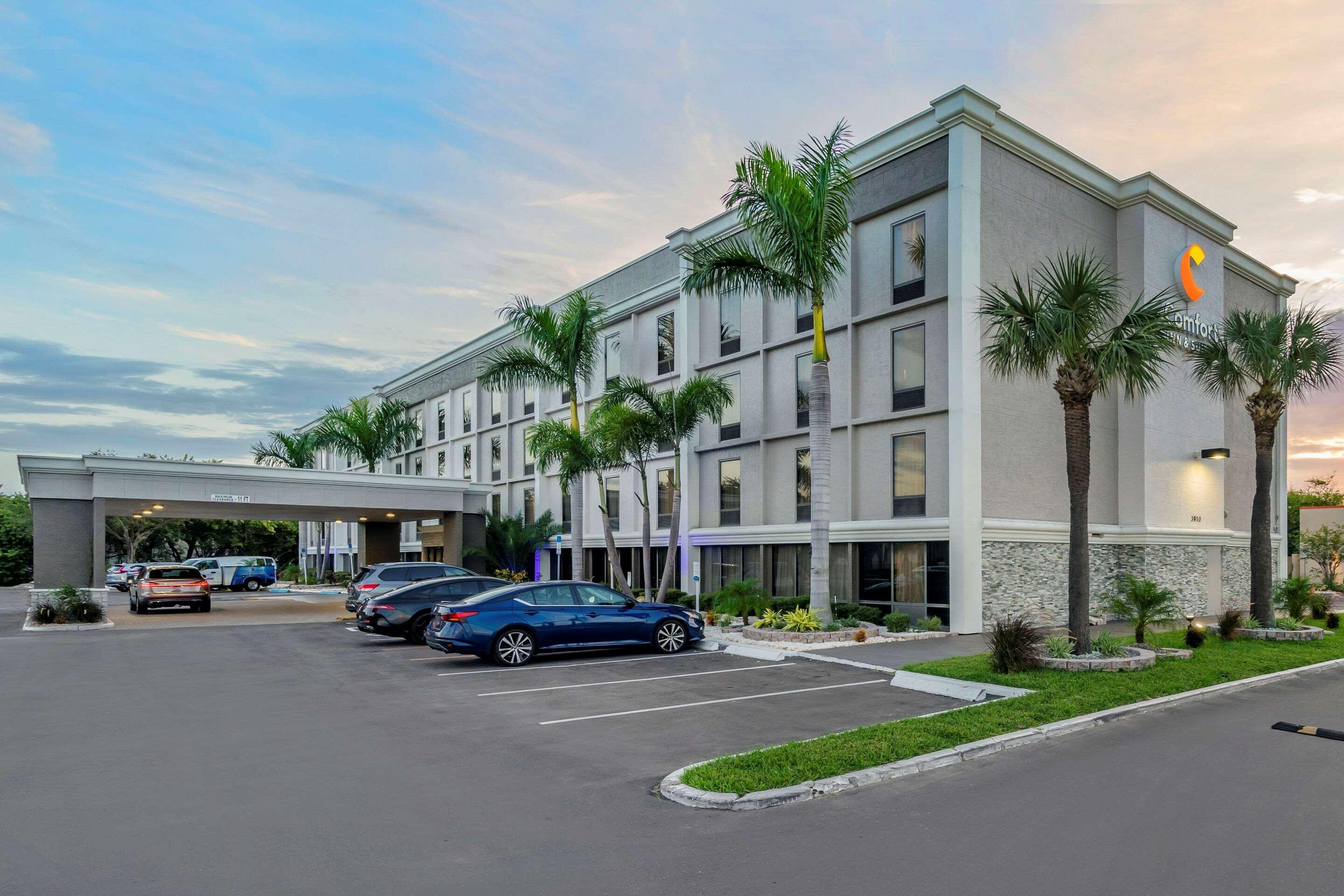 Comfort Inn & Suites St Pete - Clearwater International Airport Kültér fotó
