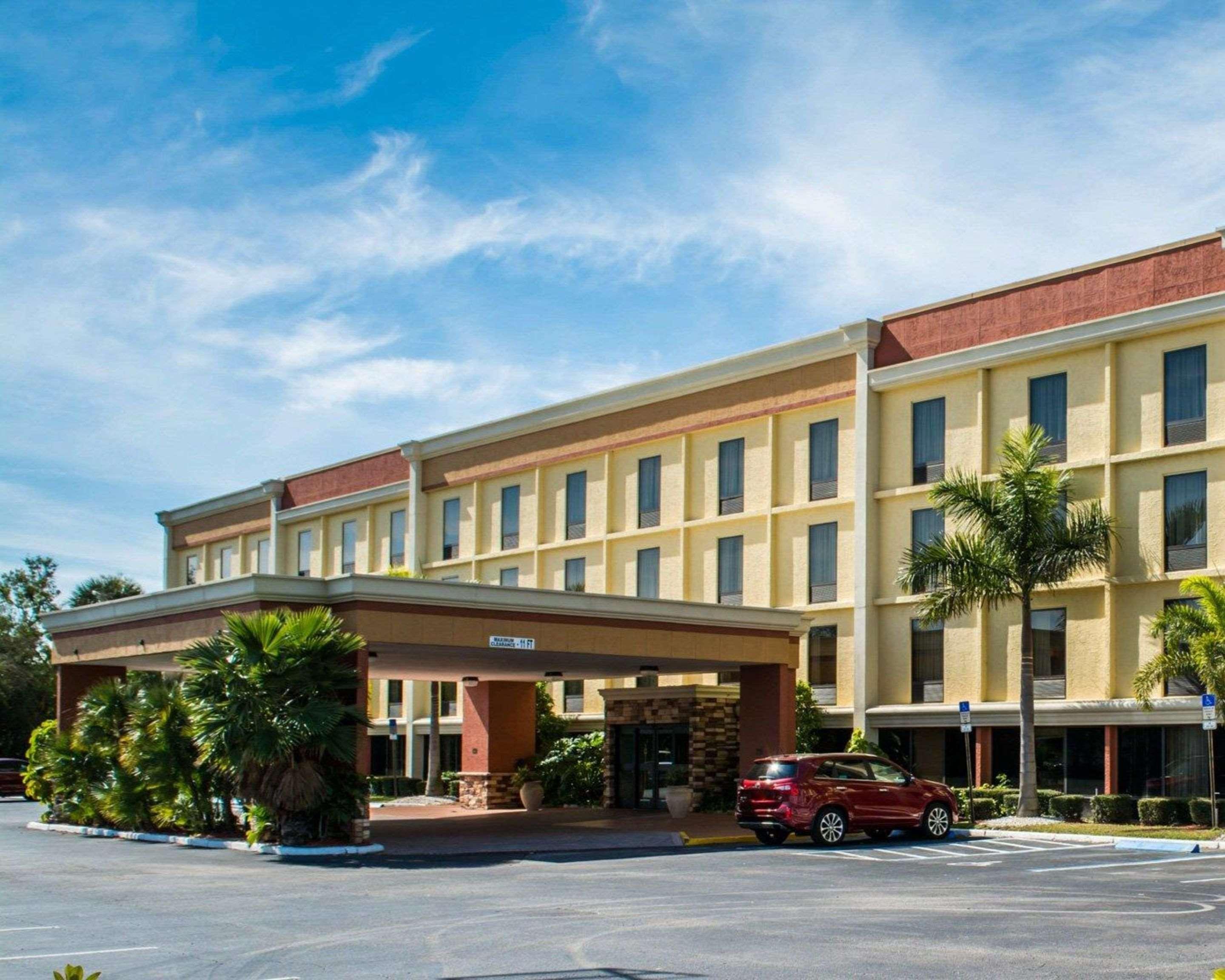 Comfort Inn & Suites St Pete - Clearwater International Airport Kültér fotó