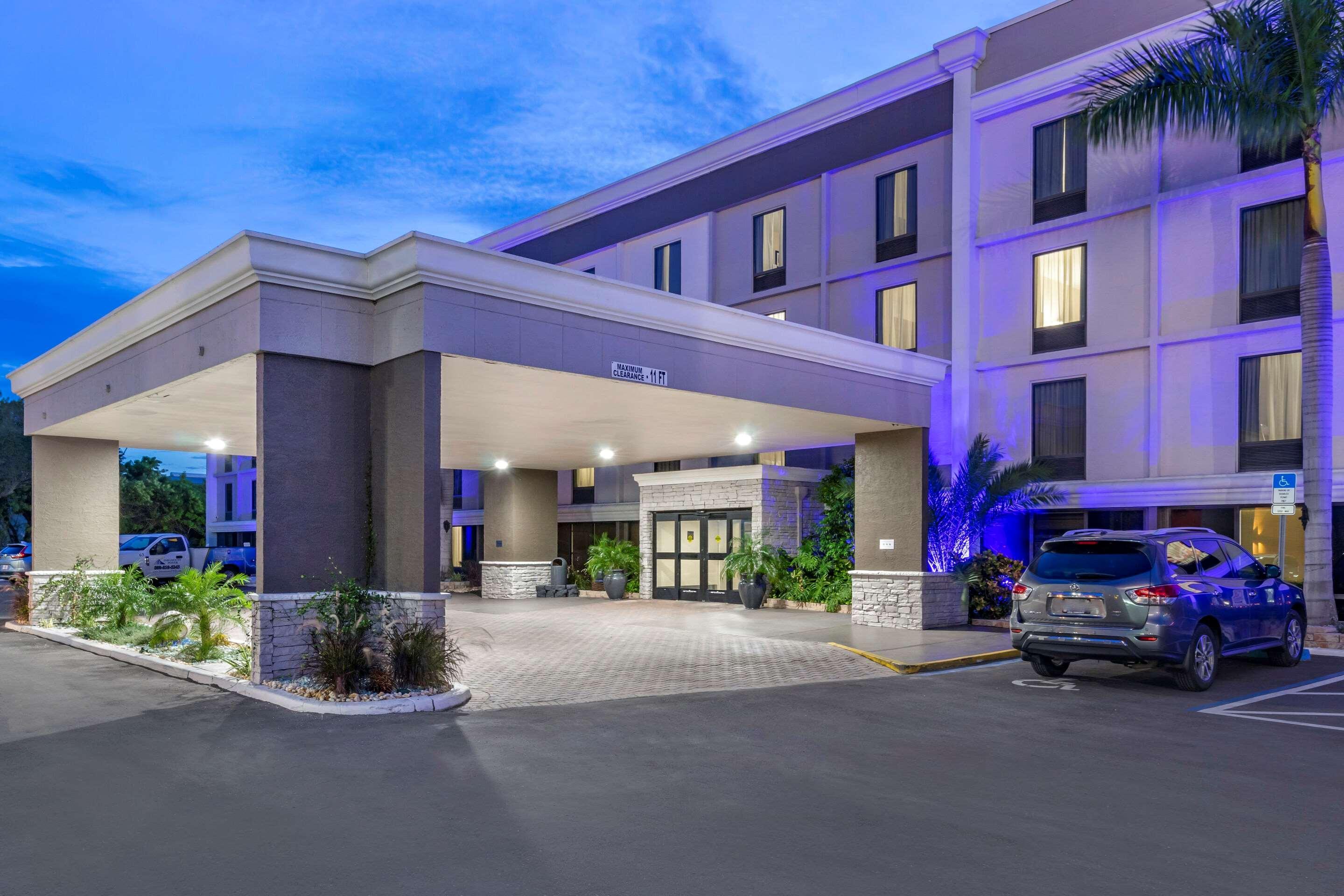 Comfort Inn & Suites St Pete - Clearwater International Airport Kültér fotó