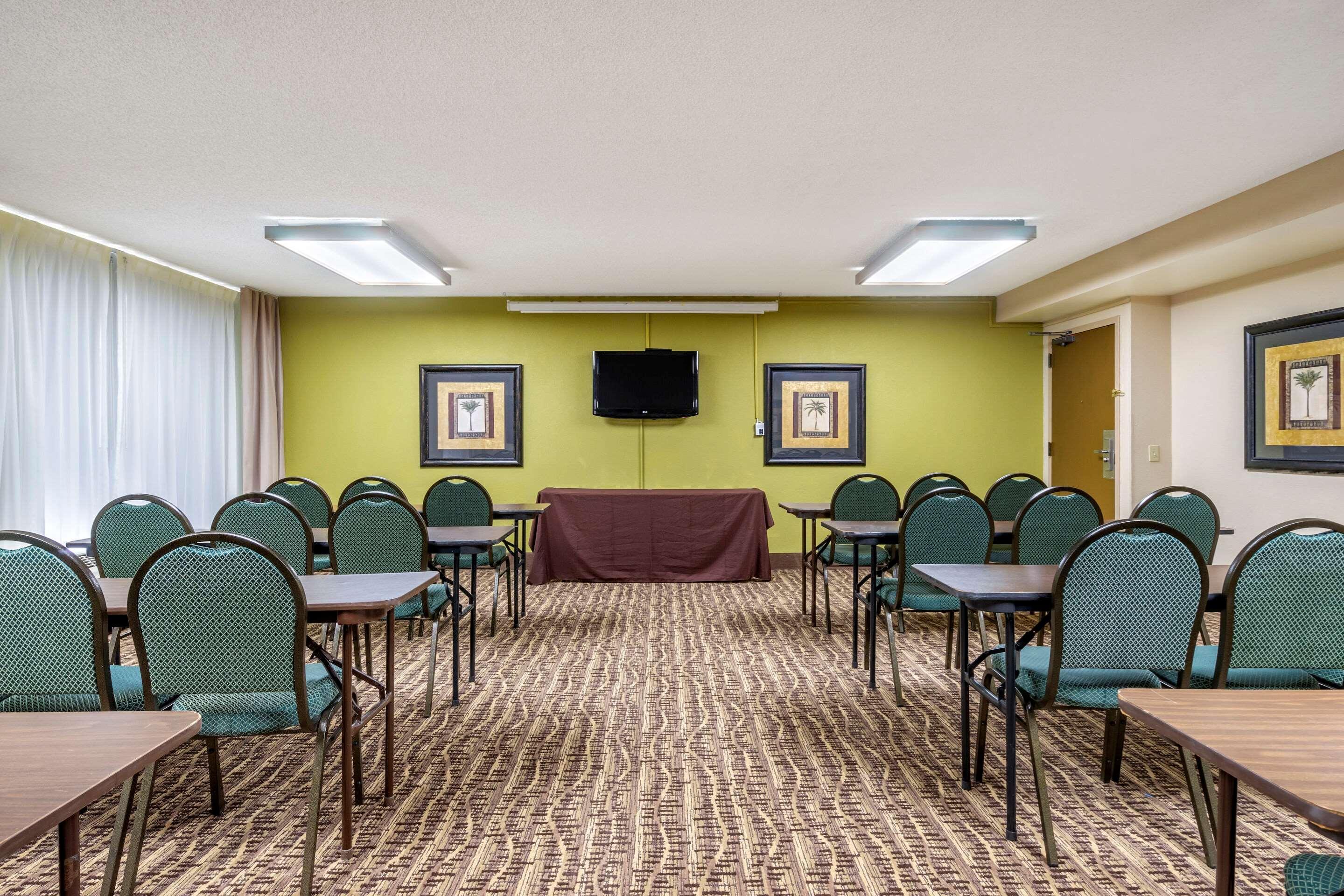 Comfort Inn & Suites St Pete - Clearwater International Airport Kültér fotó