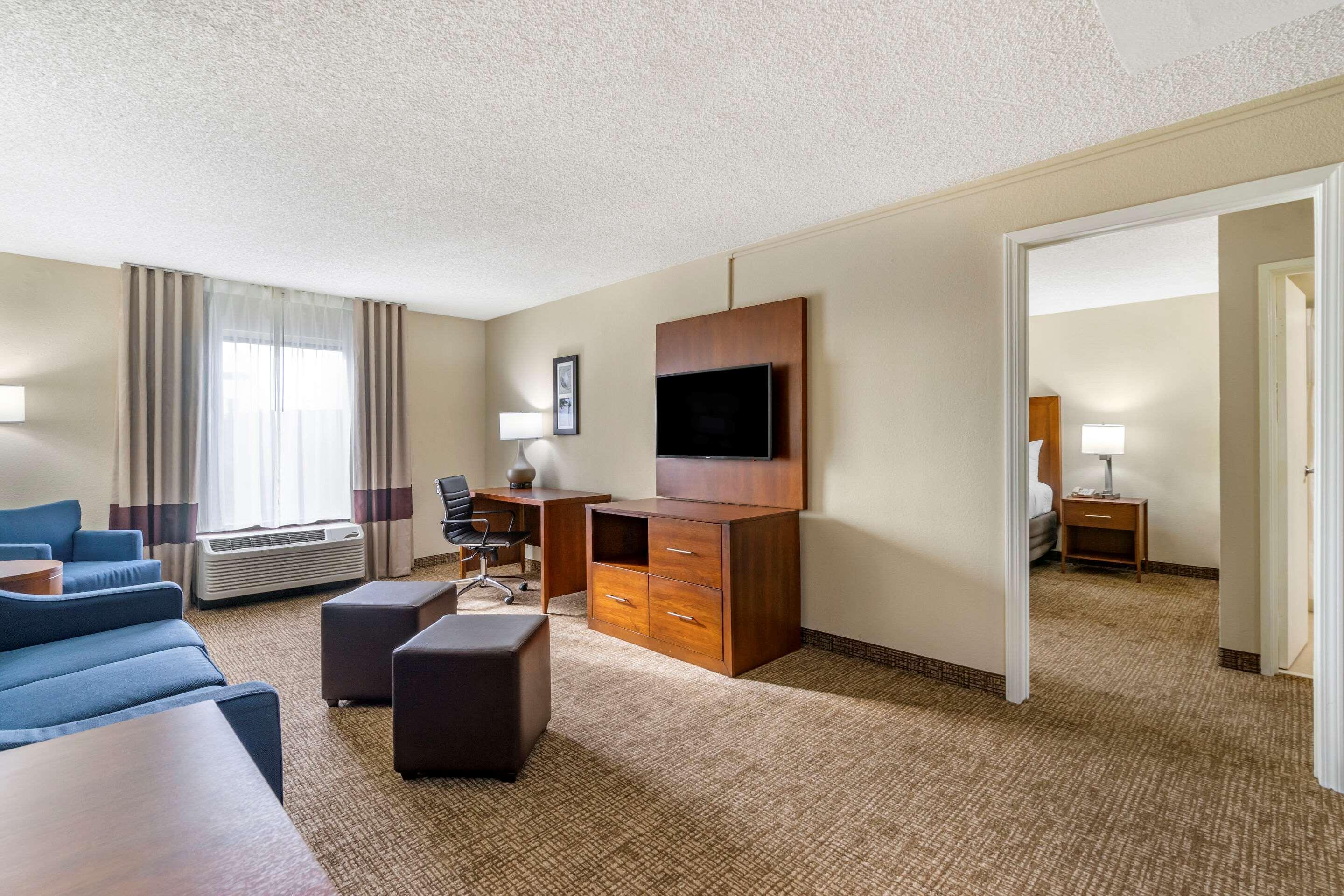 Comfort Inn & Suites St Pete - Clearwater International Airport Kültér fotó