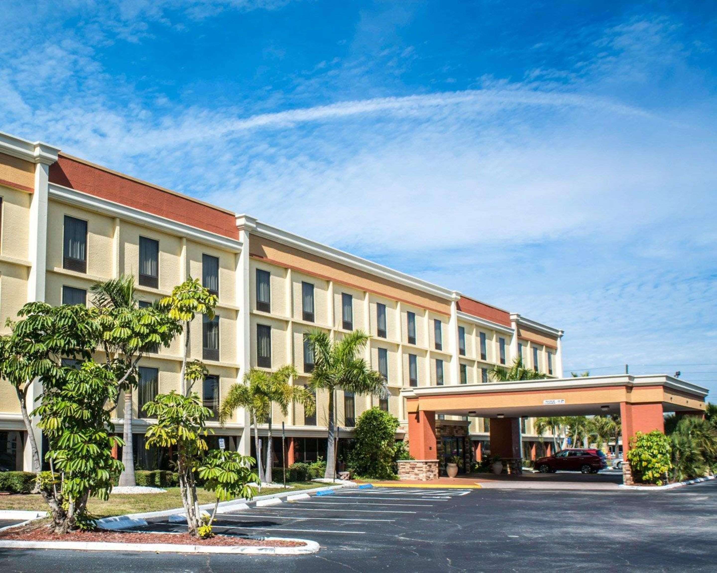 Comfort Inn & Suites St Pete - Clearwater International Airport Kültér fotó