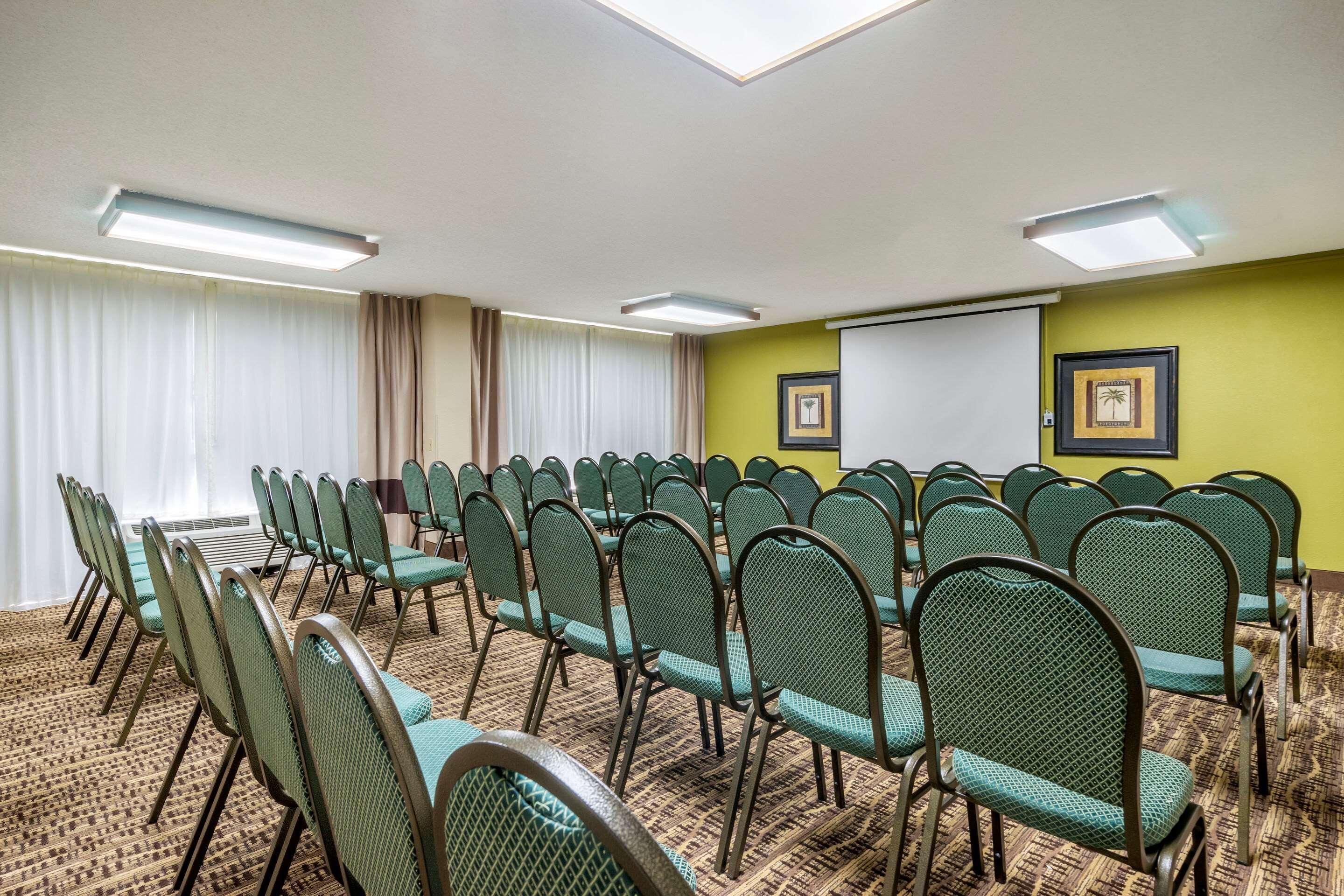 Comfort Inn & Suites St Pete - Clearwater International Airport Kültér fotó